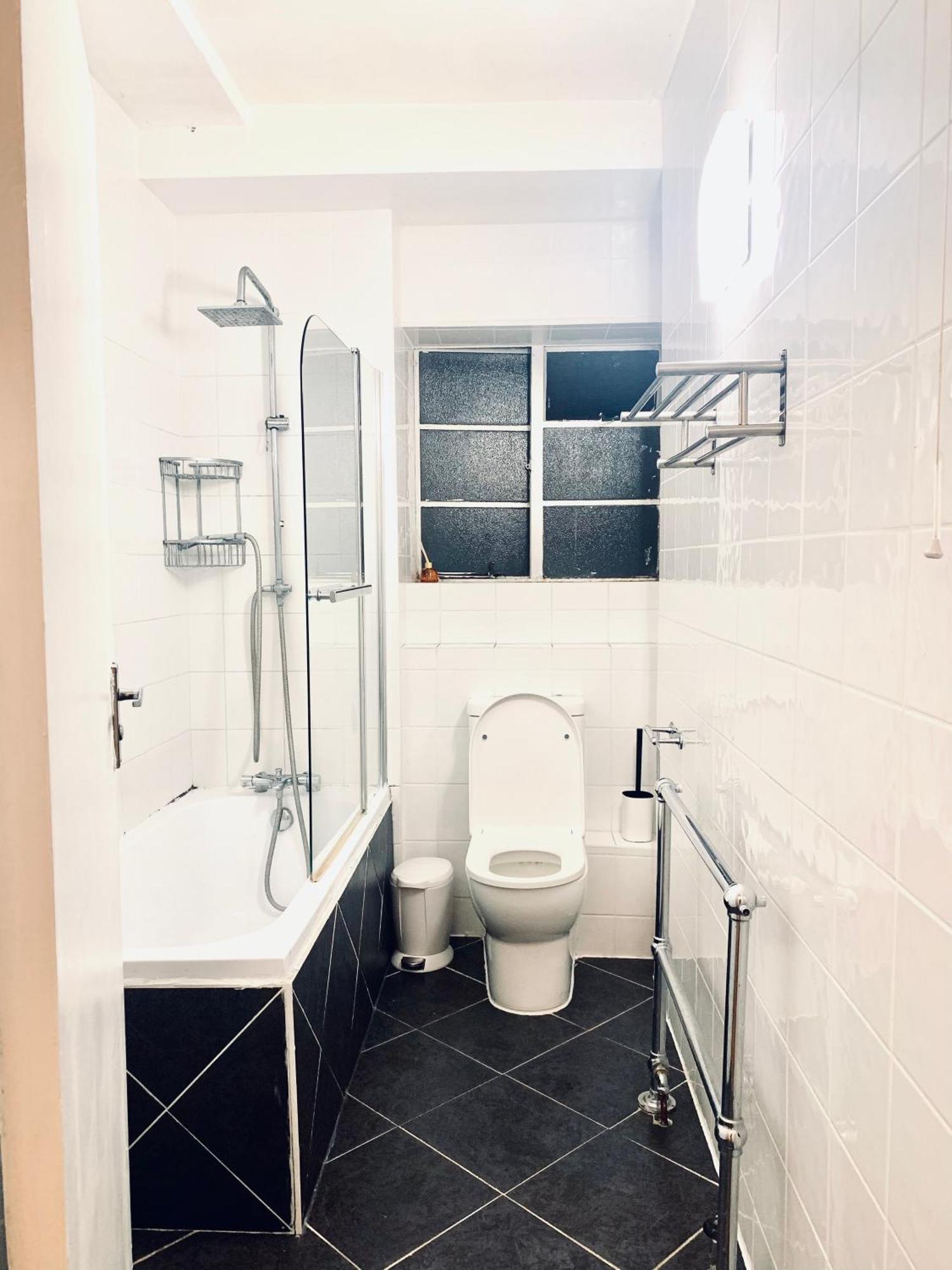 Cosy 2 Bedroom Apartment In Swiss Cottage. Londres Exterior foto